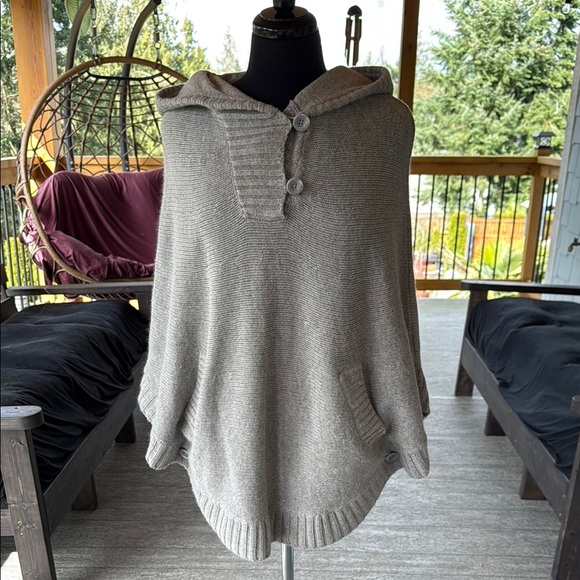 Aritzia Talula | Cashmere - Angora Blend Knit Hooded Poncho - Picture 1 of 9